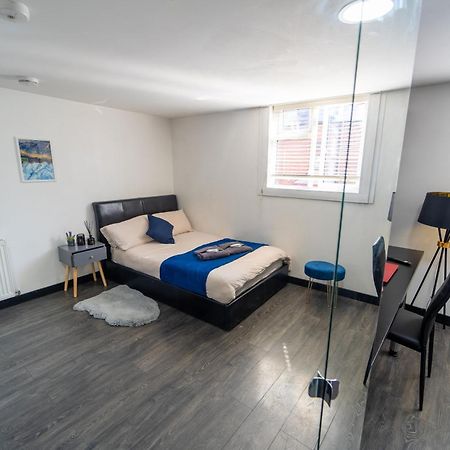 Staysa Equipped Studios Near Qe And Uob In Guesthouse Close To The City! Birmingham Chambre photo