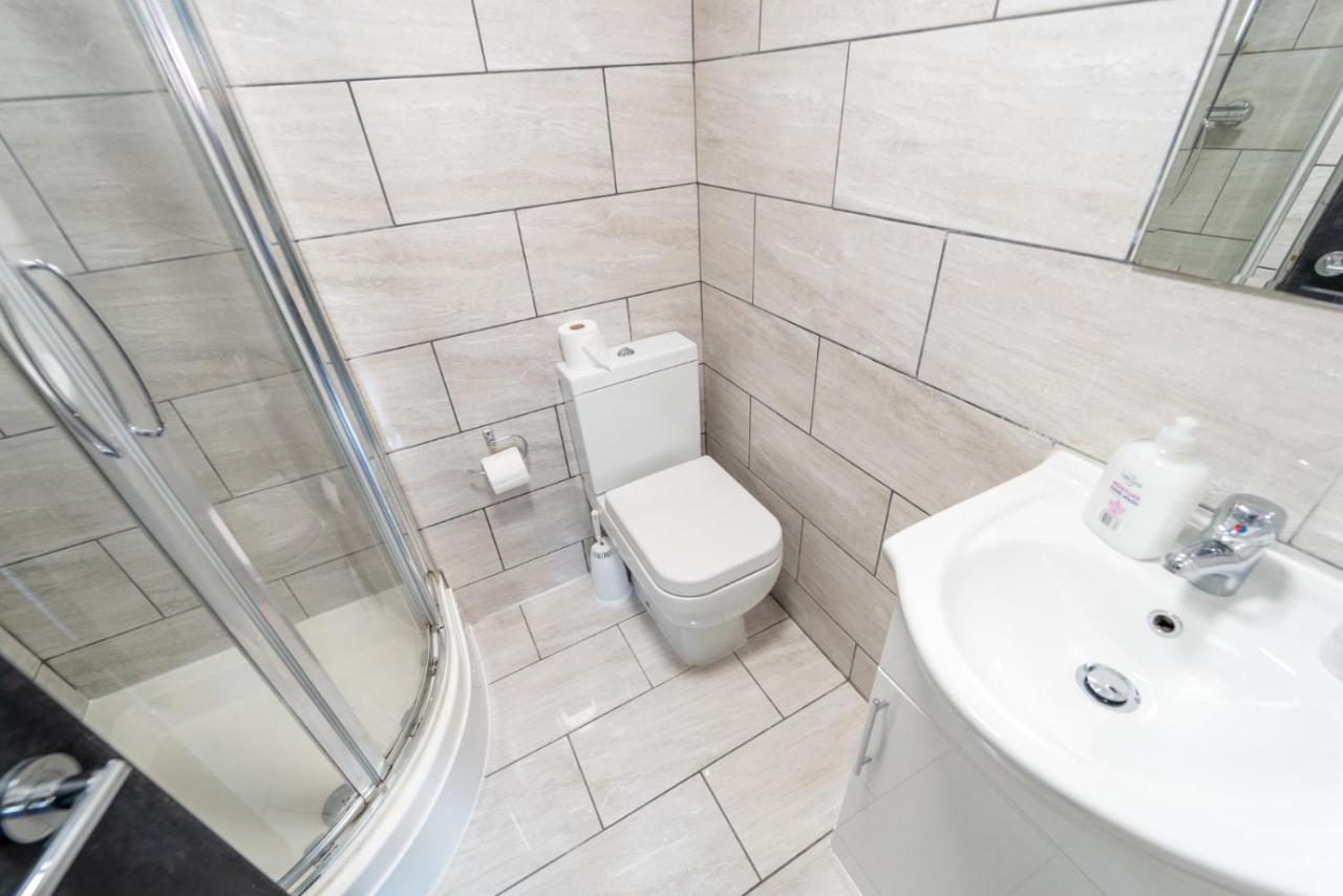 Staysa Equipped Studios Near Qe And Uob In Guesthouse Close To The City! Birmingham Extérieur photo