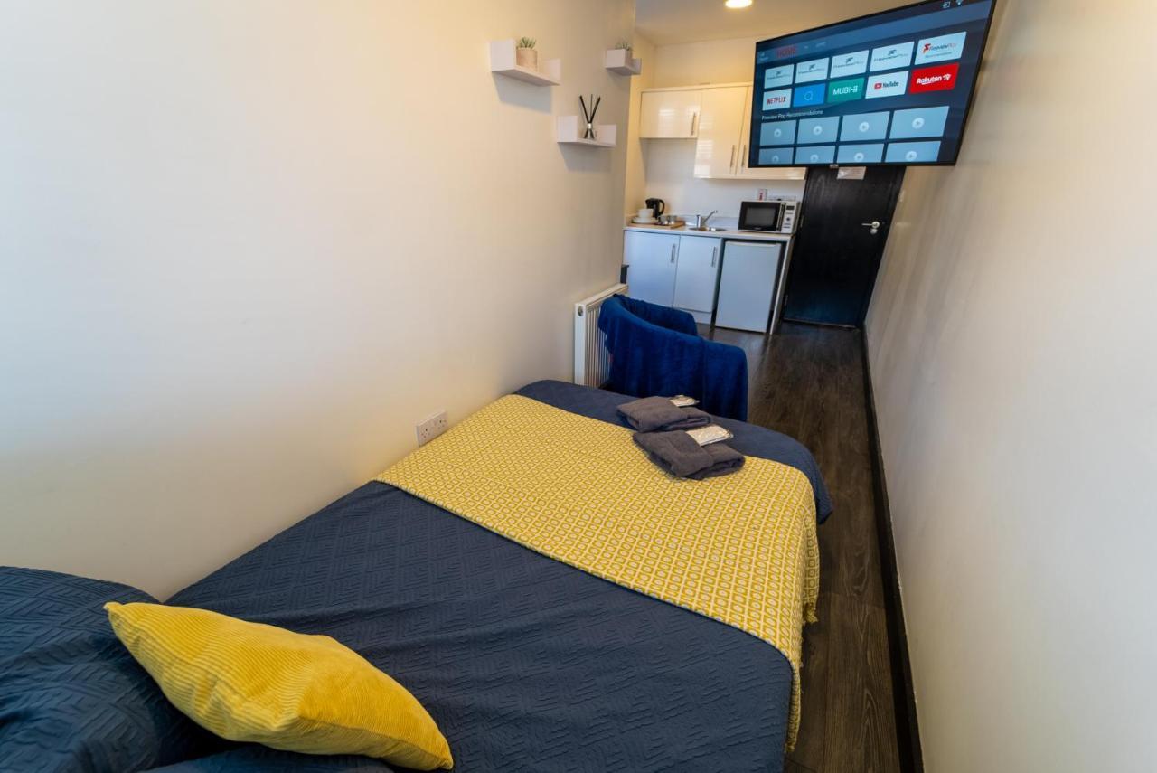 Staysa Equipped Studios Near Qe And Uob In Guesthouse Close To The City! Birmingham Chambre photo