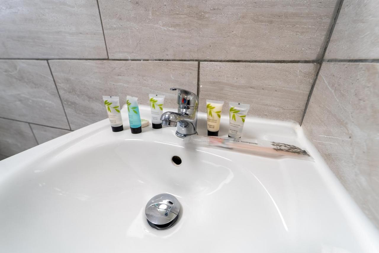 Staysa Equipped Studios Near Qe And Uob In Guesthouse Close To The City! Birmingham Chambre photo