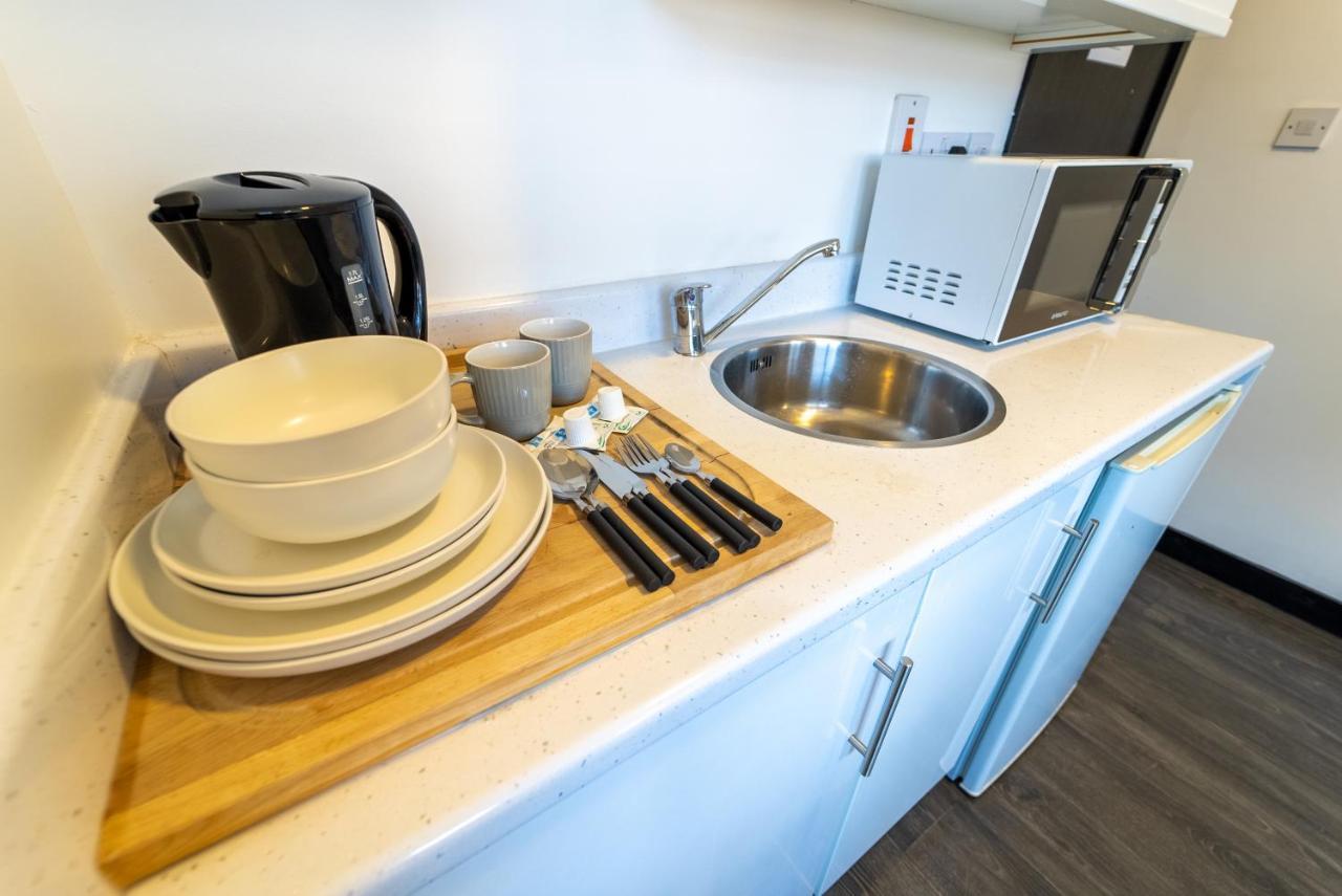 Staysa Equipped Studios Near Qe And Uob In Guesthouse Close To The City! Birmingham Chambre photo