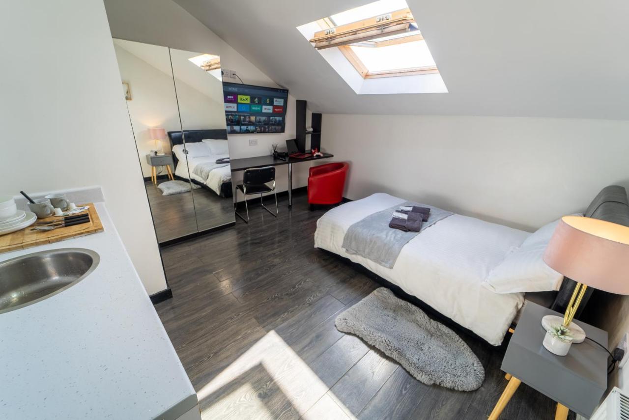 Staysa Equipped Studios Near Qe And Uob In Guesthouse Close To The City! Birmingham Chambre photo