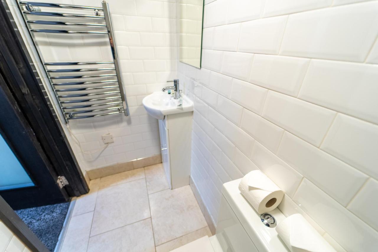 Staysa Equipped Studios Near Qe And Uob In Guesthouse Close To The City! Birmingham Chambre photo