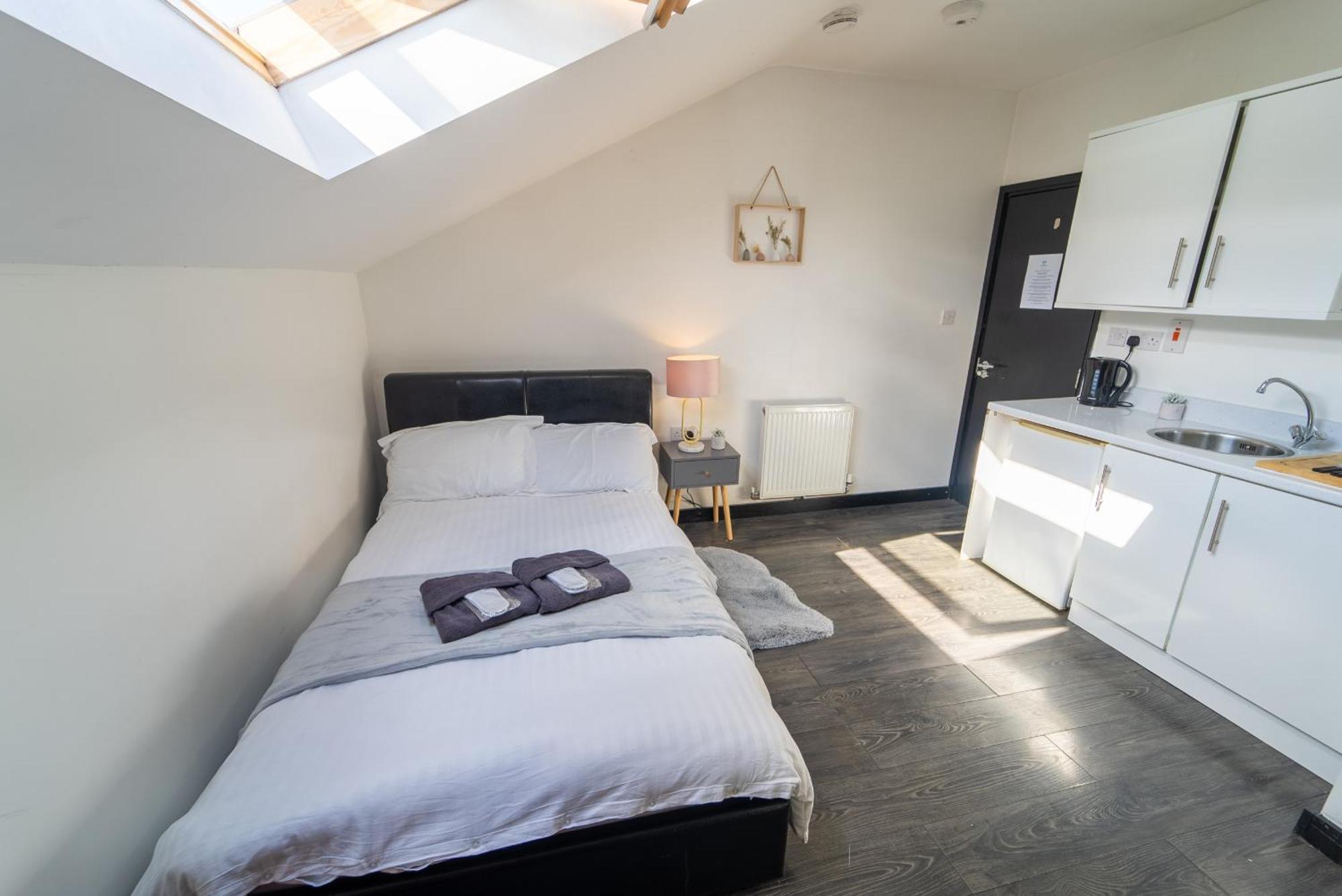 Staysa Equipped Studios Near Qe And Uob In Guesthouse Close To The City! Birmingham Chambre photo