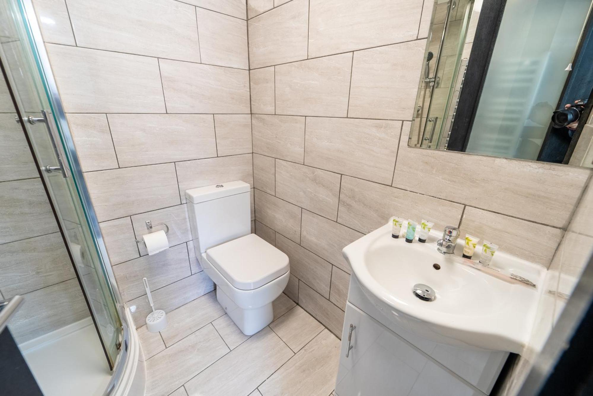 Staysa Equipped Studios Near Qe And Uob In Guesthouse Close To The City! Birmingham Chambre photo