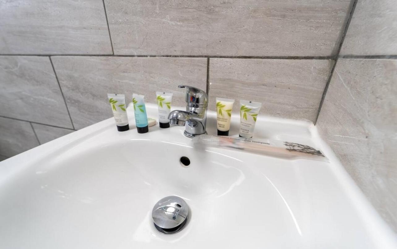 Staysa Equipped Studios Near Qe And Uob In Guesthouse Close To The City! Birmingham Extérieur photo