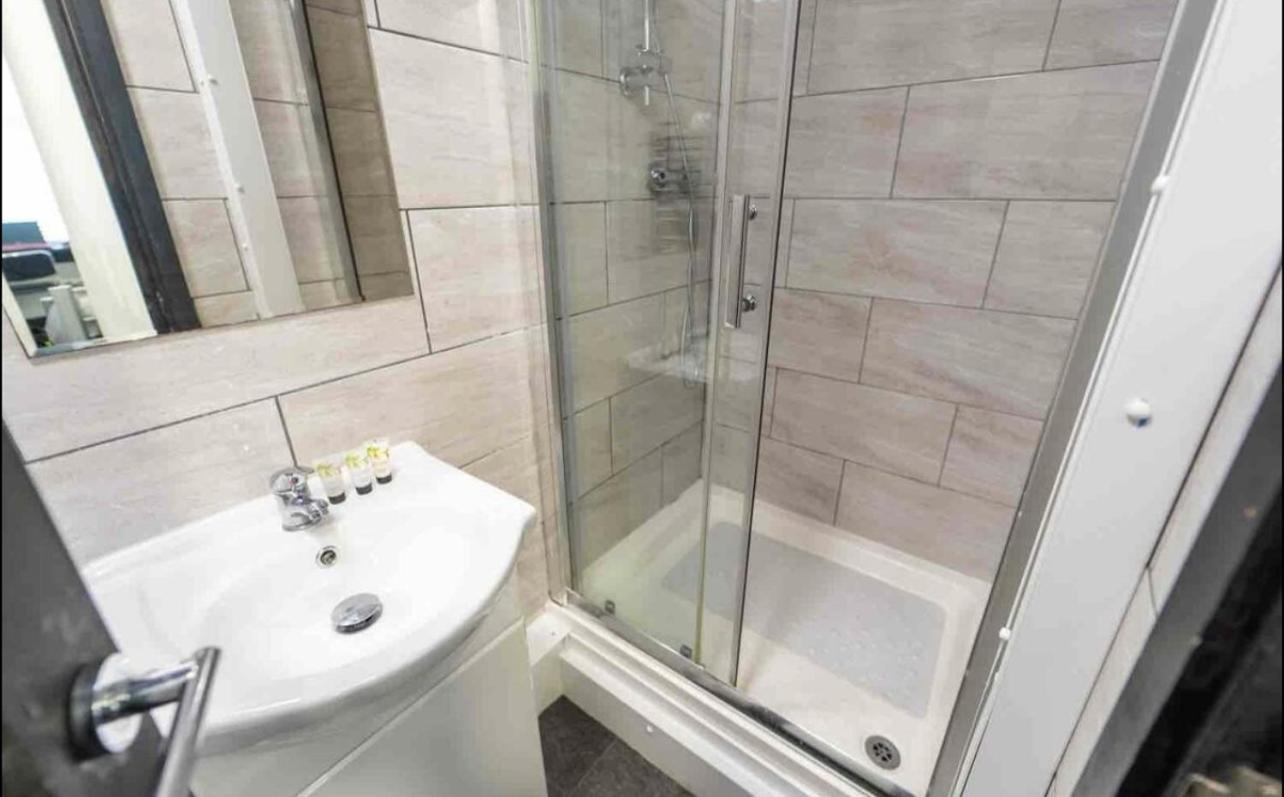 Staysa Equipped Studios Near Qe And Uob In Guesthouse Close To The City! Birmingham Extérieur photo